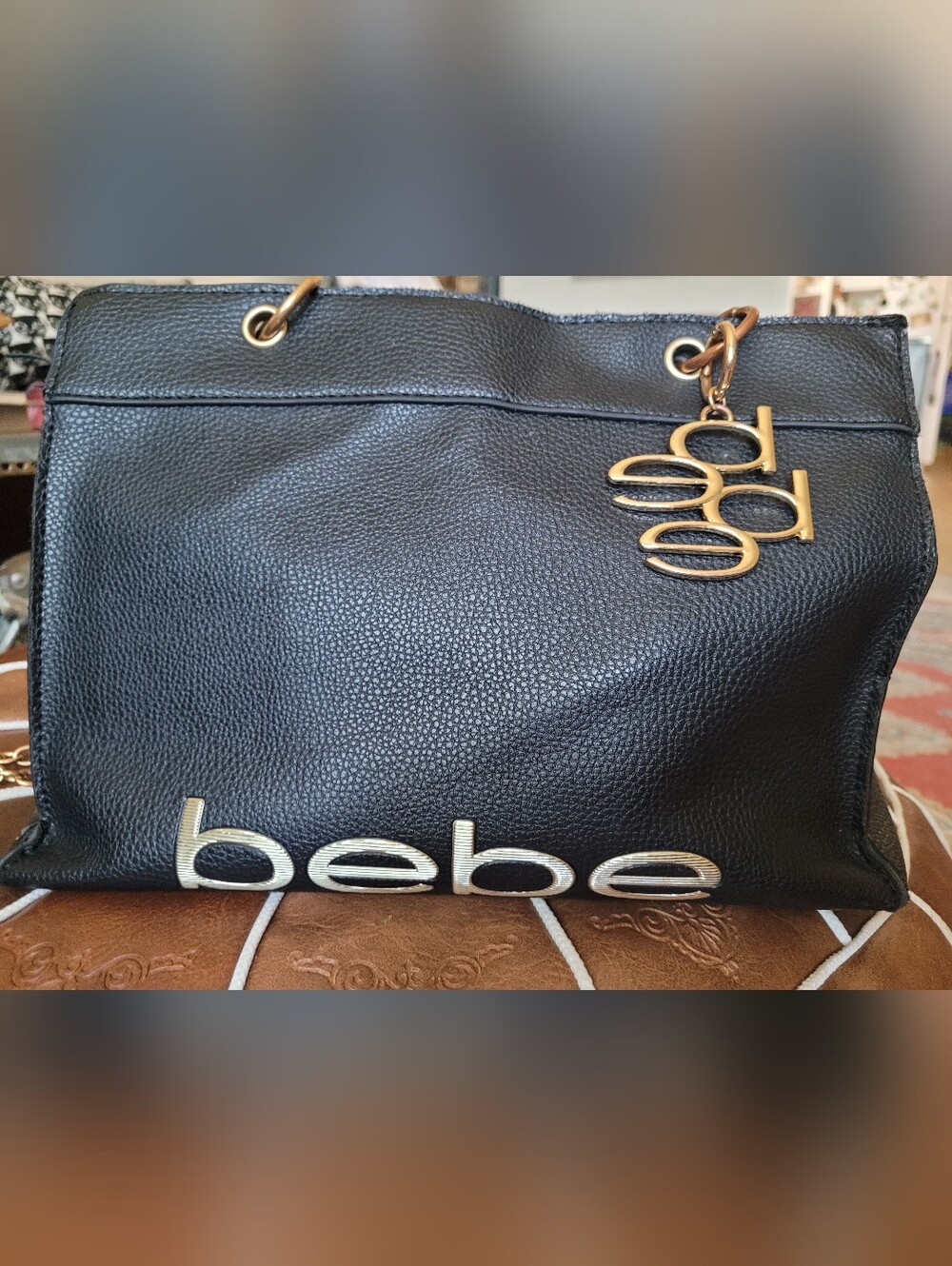 bebe Black Crossbody Shoulder Handbag Pebbled Gold Chain 11.5x10x14” Pockets Zip